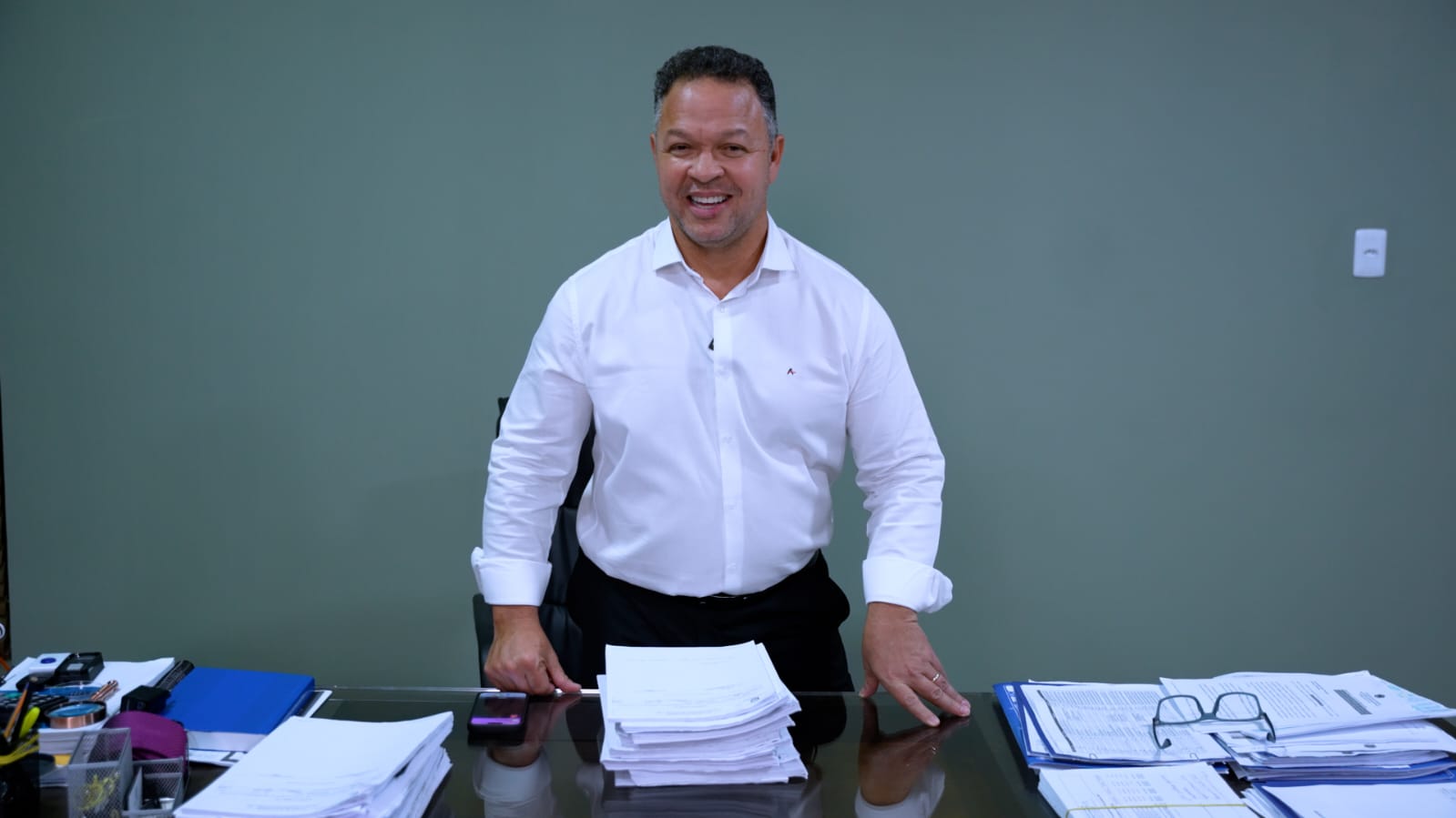 Prefeito promove desburocratização de serviços e extingue taxas