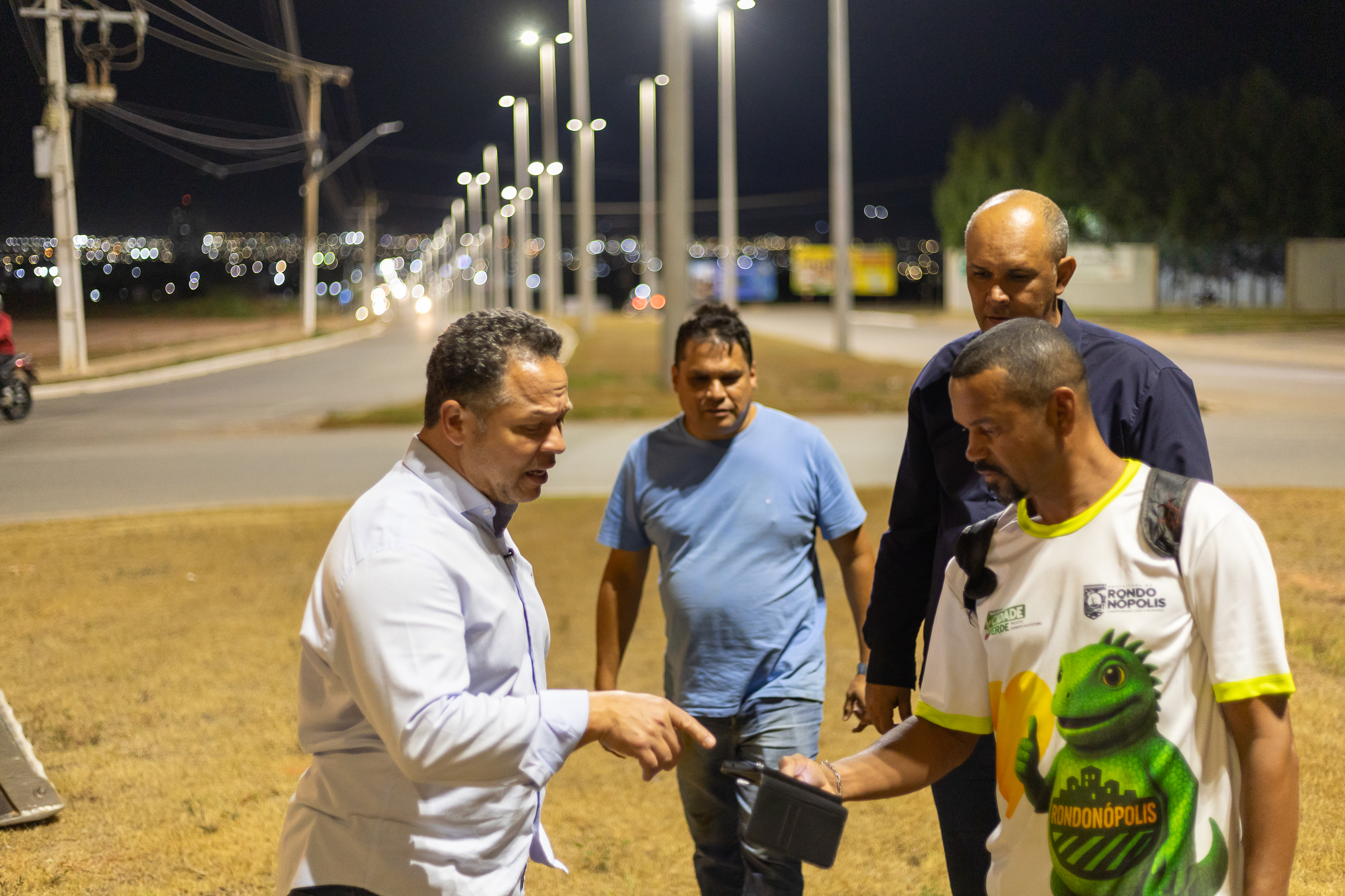 Prefeito promove trabalho de embelezamento das entradas da cidade