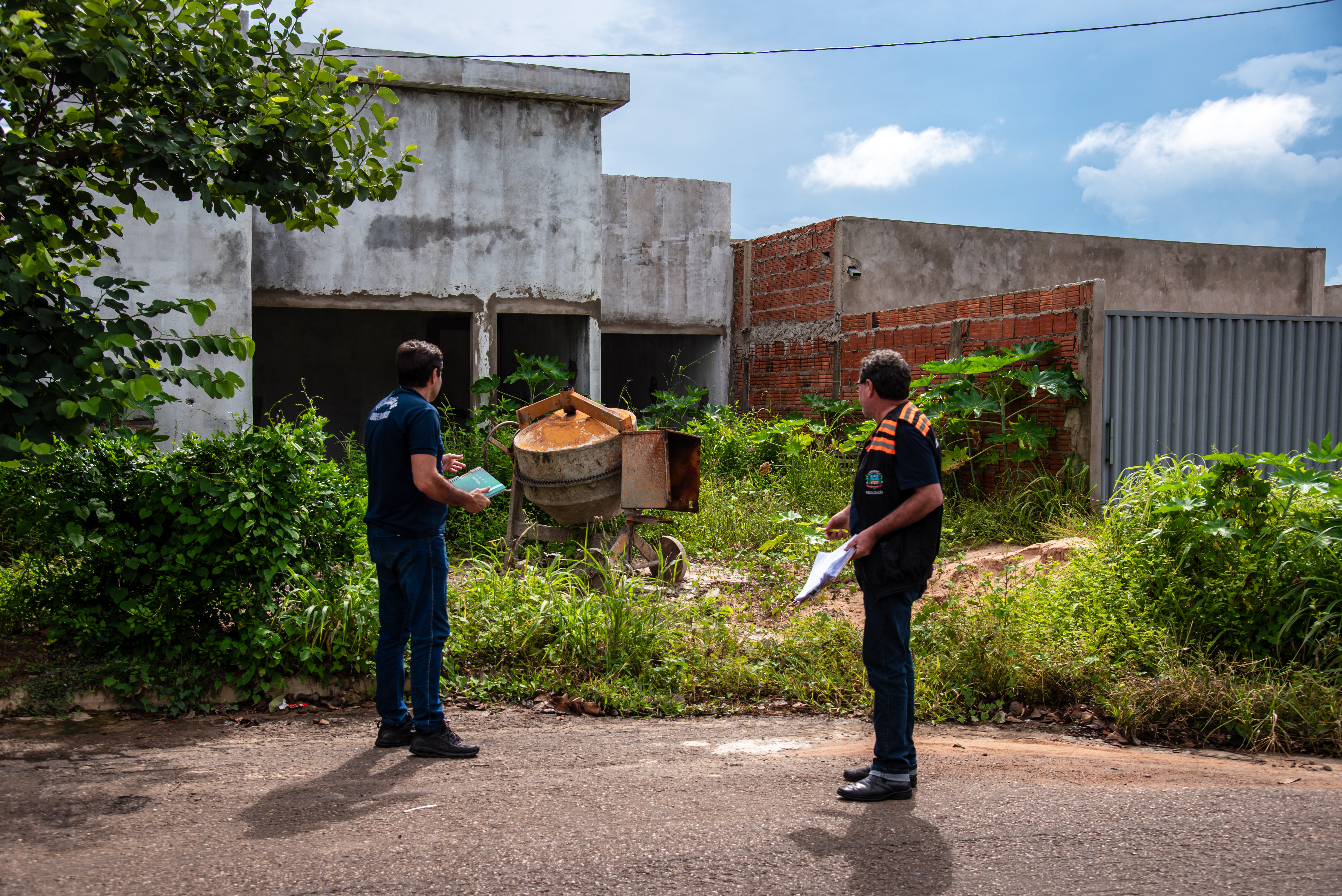 Prefeitura intensifica fiscalização de terrenos baldios e irregulares