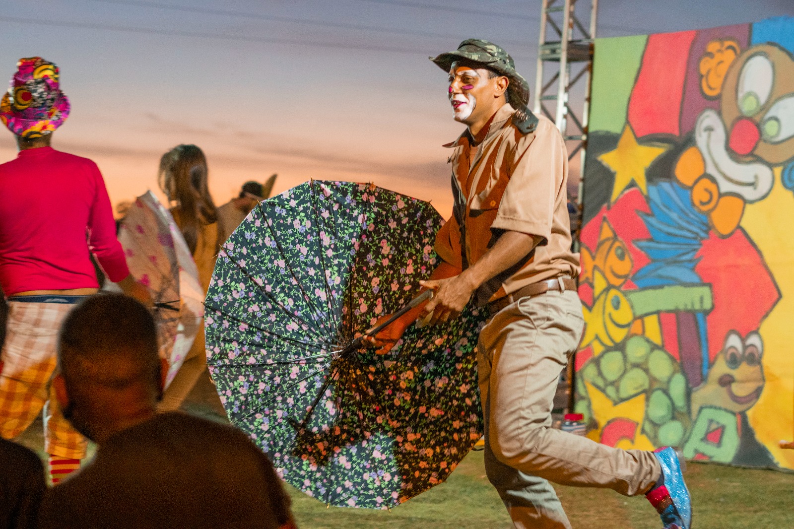 Cultura e Juventude leva ao palco Manoel de Barros e oferta outras atrações com “Toda Praça é Arte”