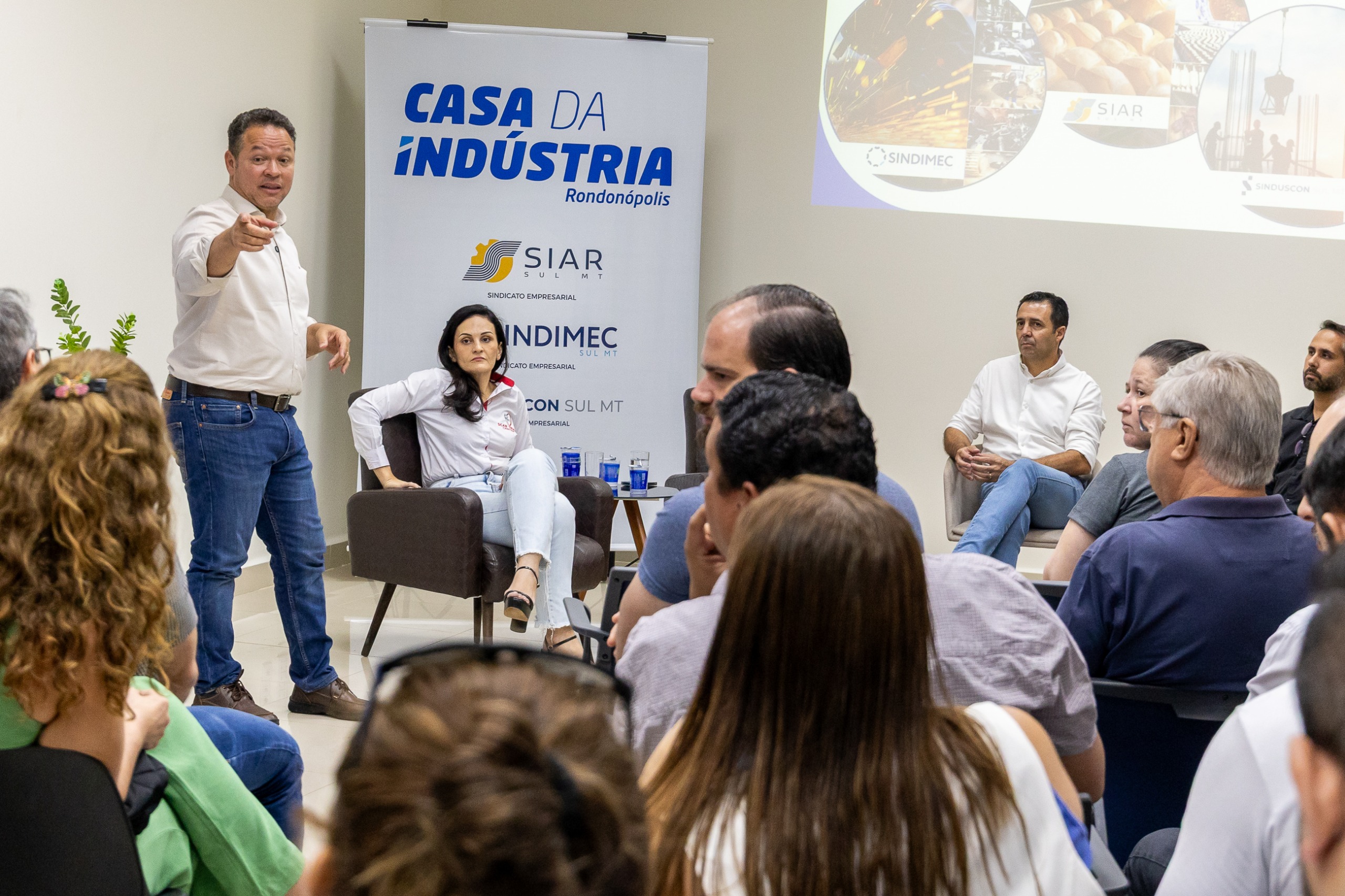 Prefeito participa de bate-papo com empresários do setor industrial em evento