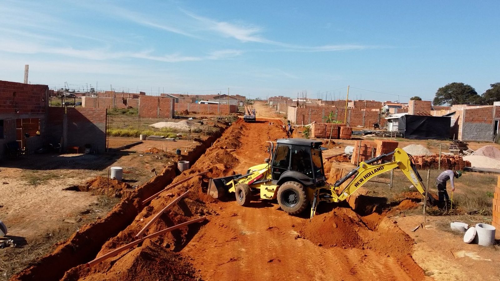 Prefeitura leva água e esgoto para o bairro Alfredo de Castro 3
