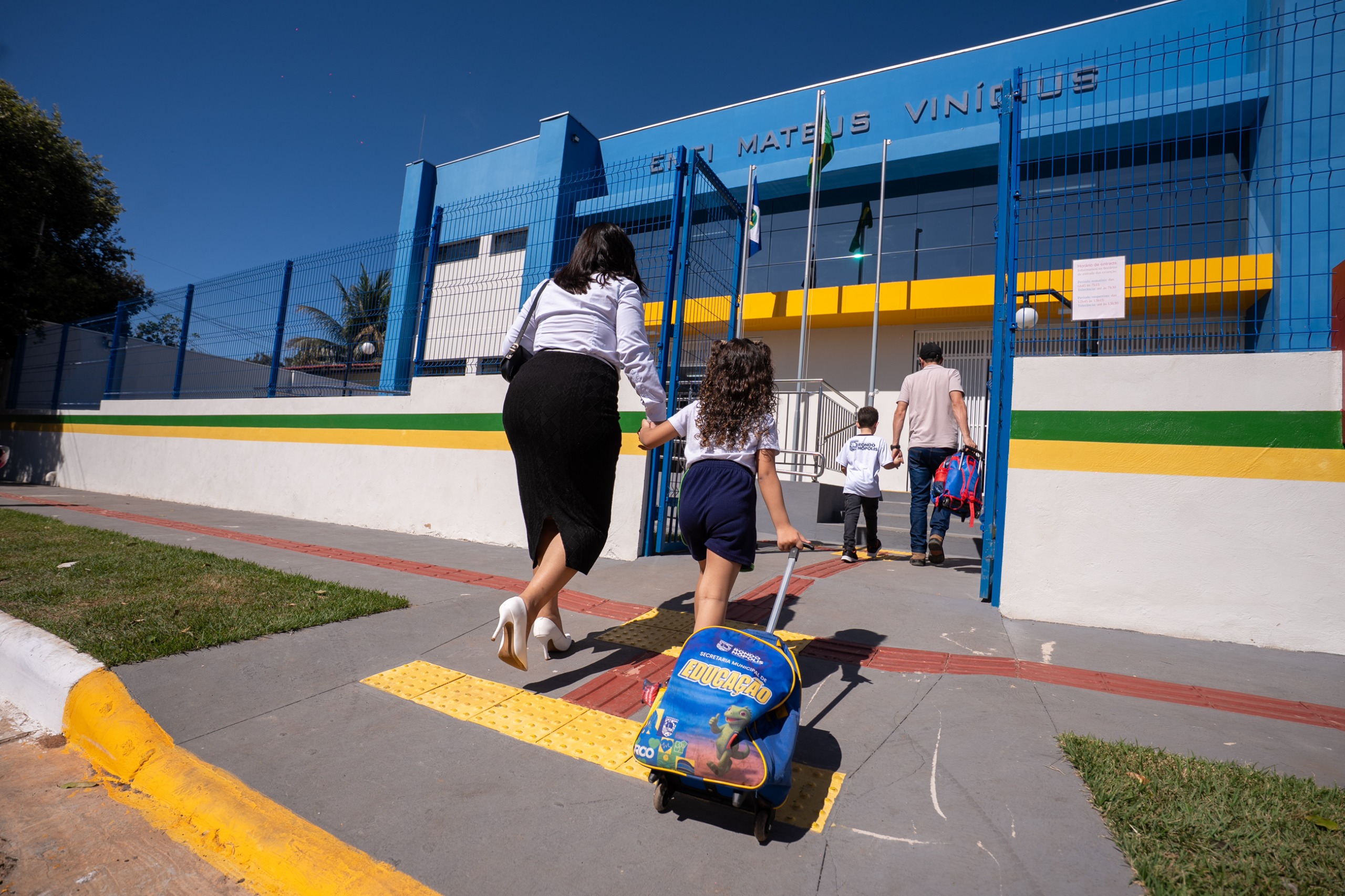 Rede municipal retoma aulas com escolas preparadas para receber cerca de 30 mil estudantes