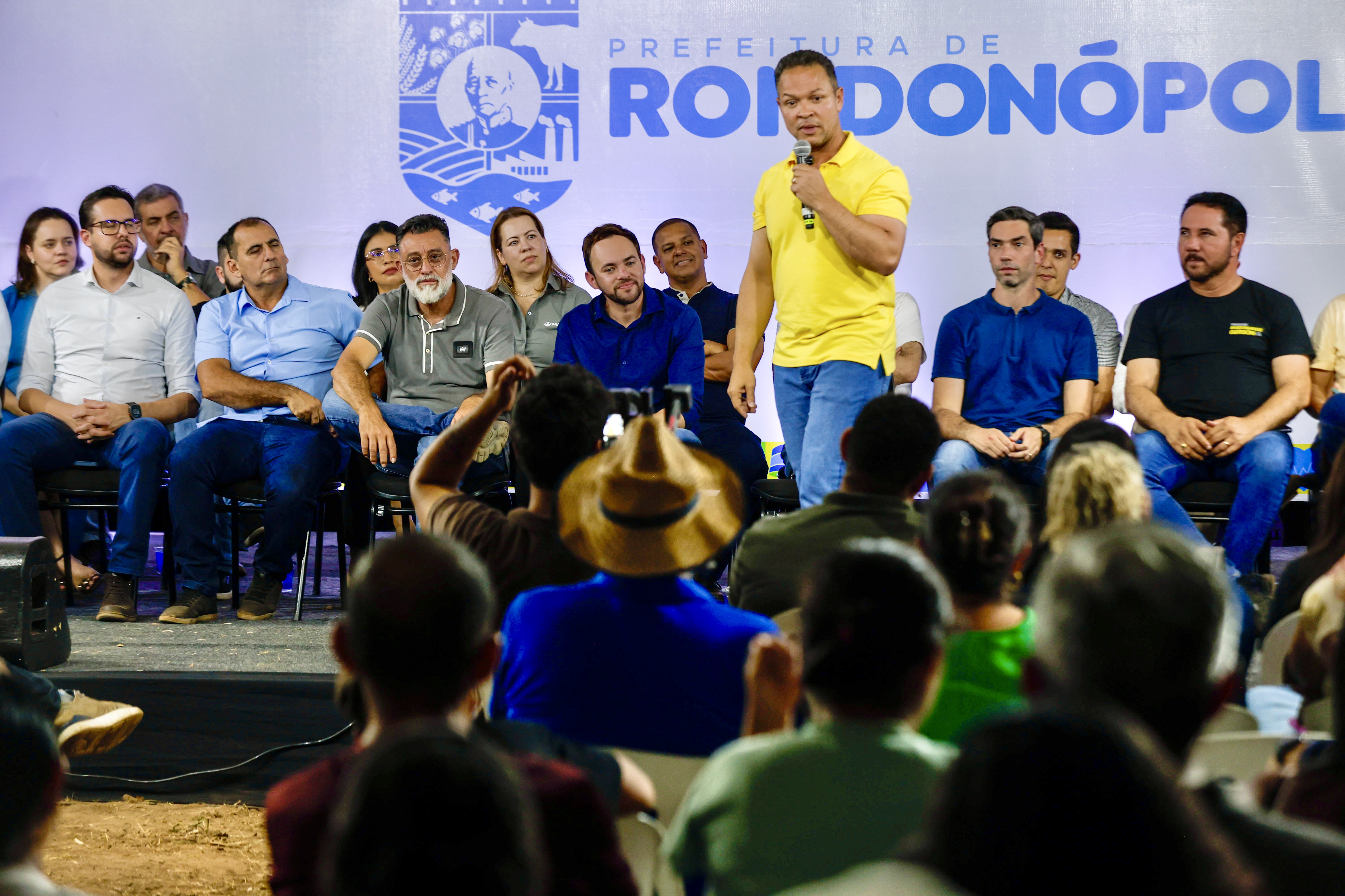 Prefeitura de Rondonópolis inaugura eletrificação e rede de água no Altamirando 2