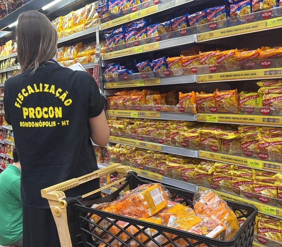 Procon ressalta importância dos consumidores checarem prazos de validade