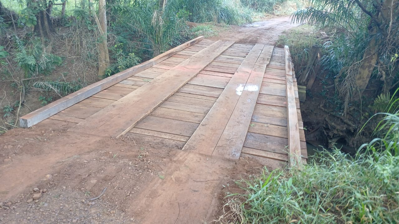 Secretaria de Agricultura realiza manutenção de pontes na zona rural